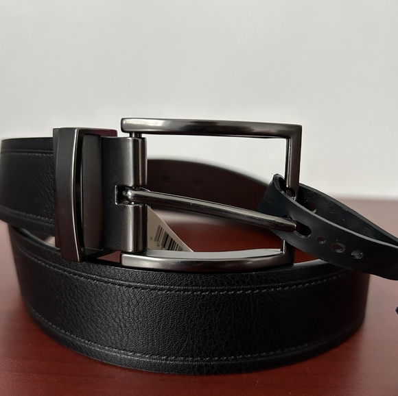 Guess men's reversible belt size S - Picture 2 of 5